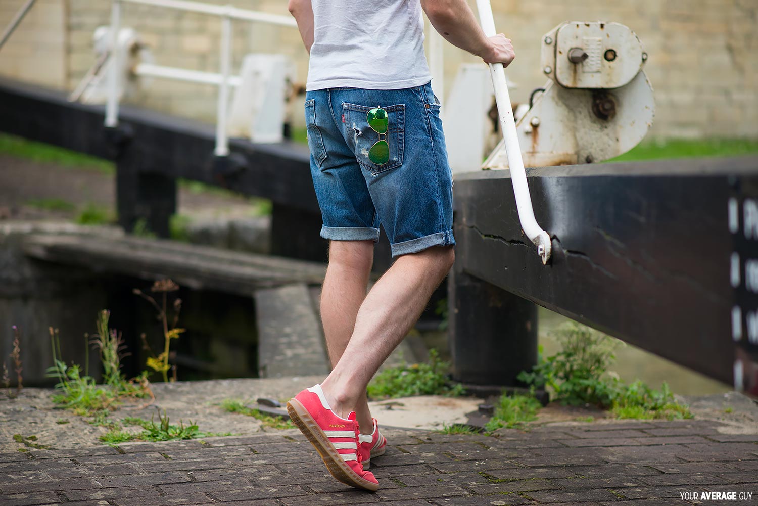 Your-Average-Guy-Style-Denim-Shorts-Outfit