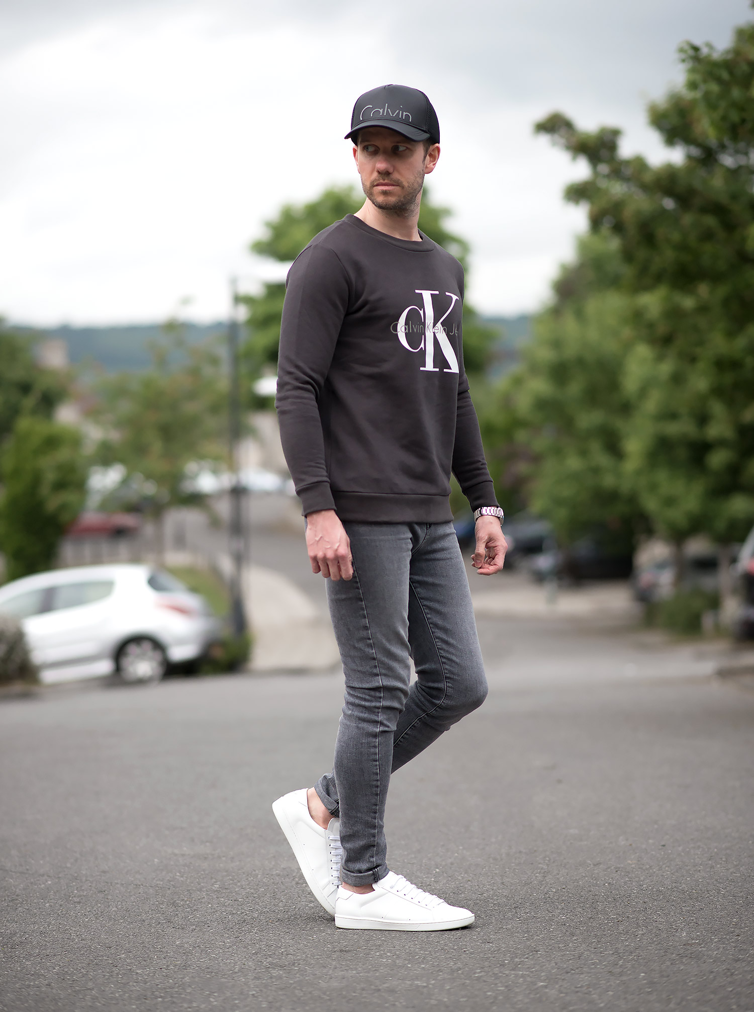 Calvin Klein Sweatshirt And J Brand Grey Skinny Jeans Outfit - Your ...