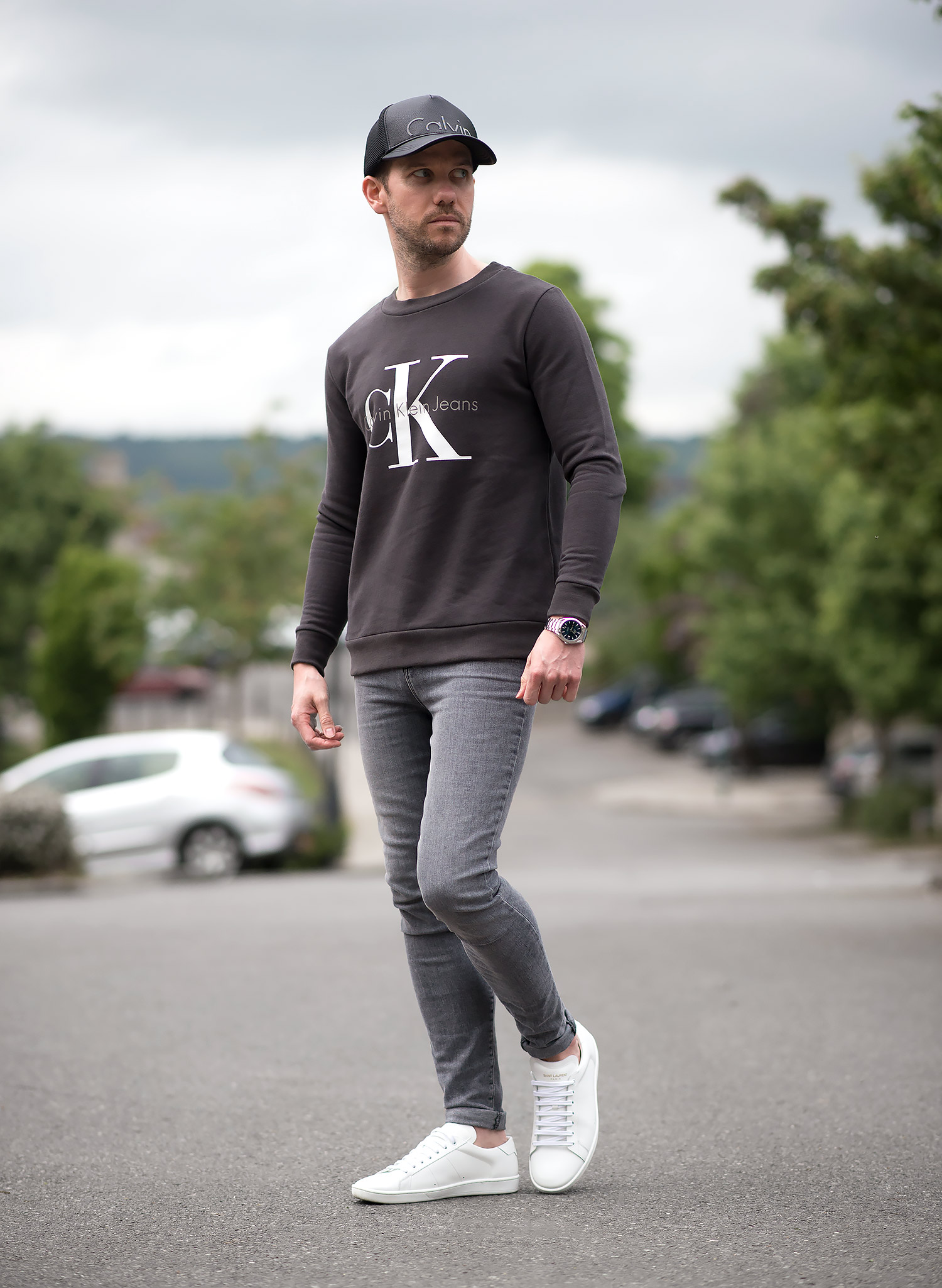 Calvin Klein Sweatshirt And J Brand Grey Skinny Jeans Outfit | Your