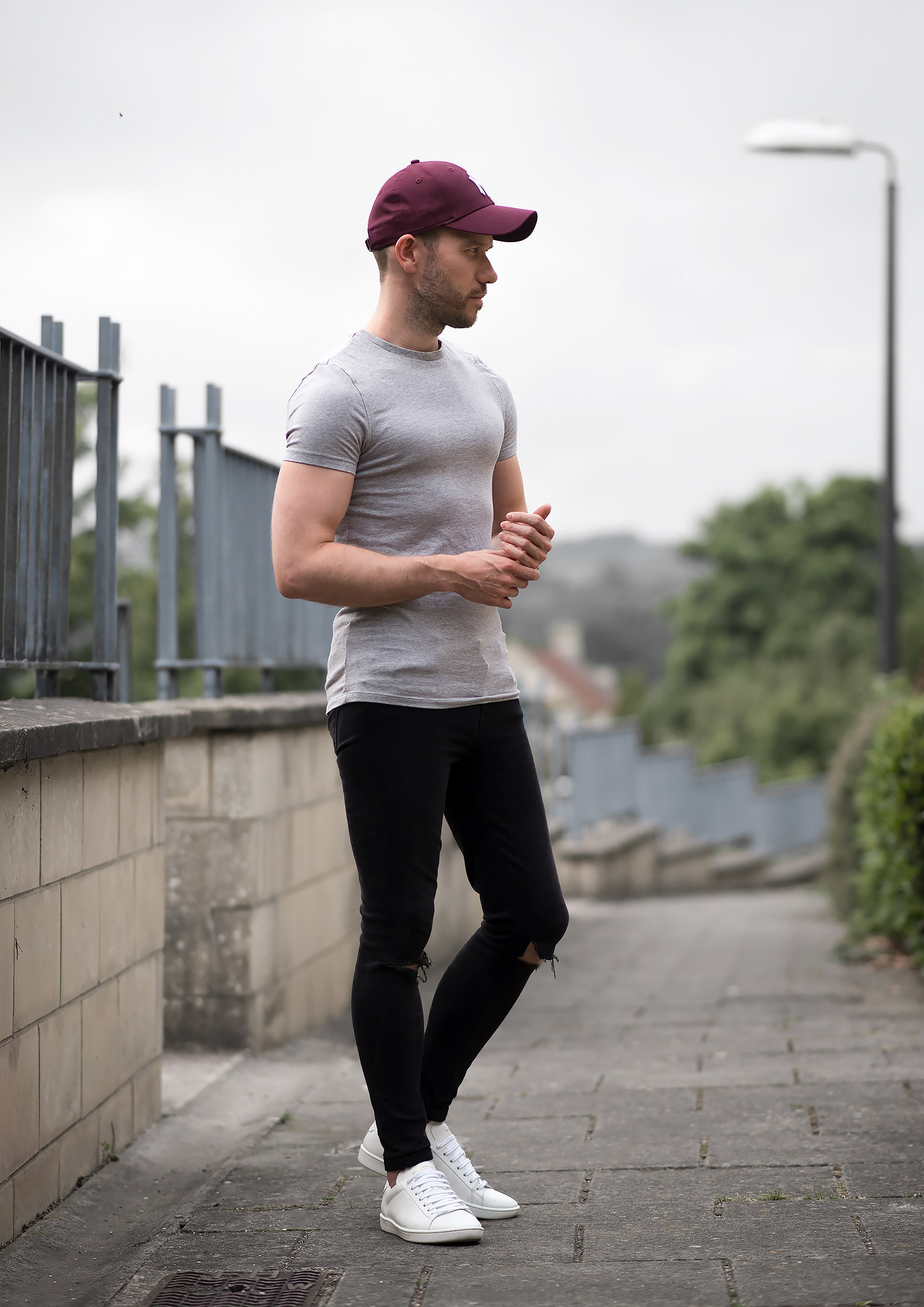 skinny jeans and t shirt outfit