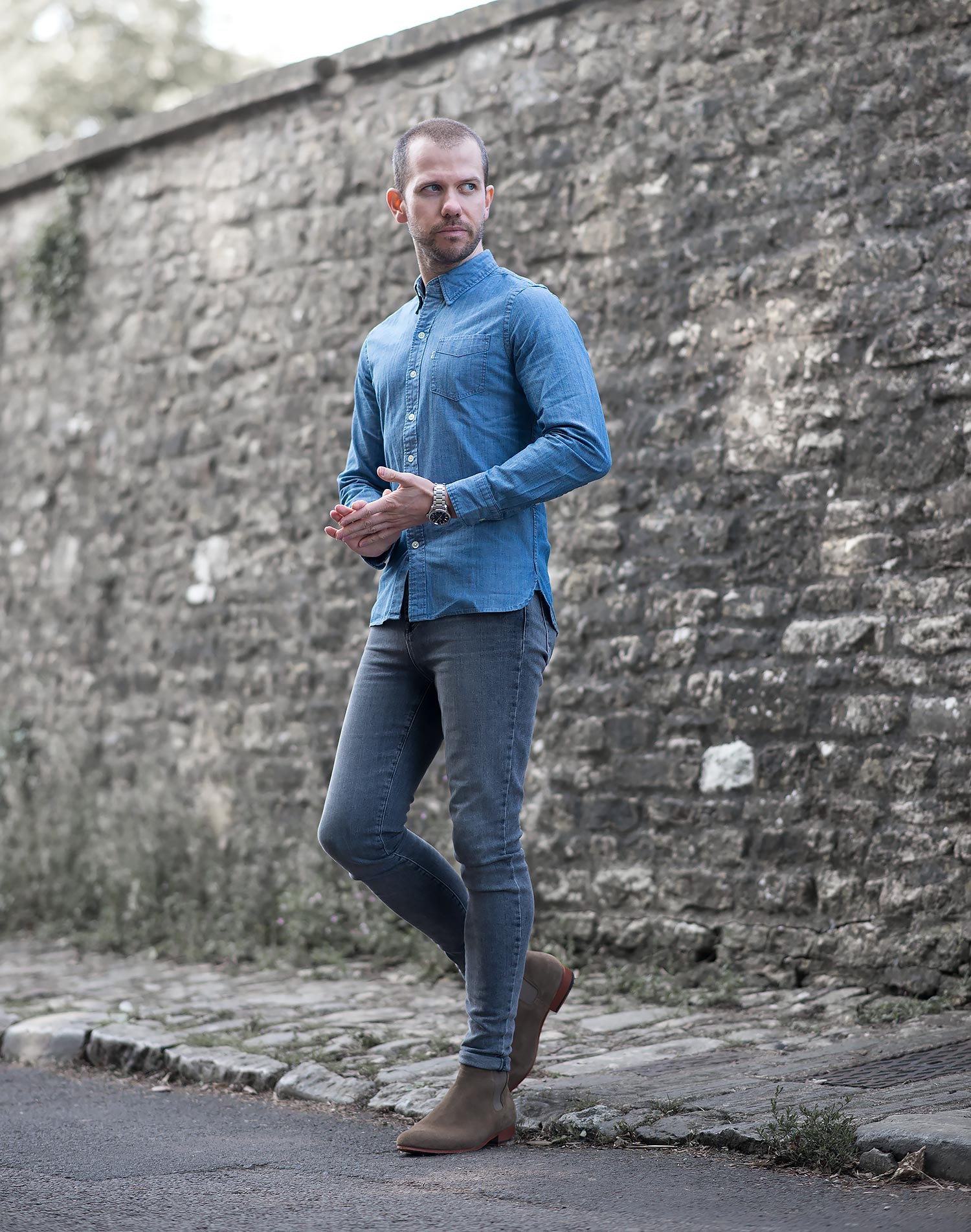 Doe mee moreel impuls Double Denim Levis Chambray Shirt Outfit | Your Average Guy