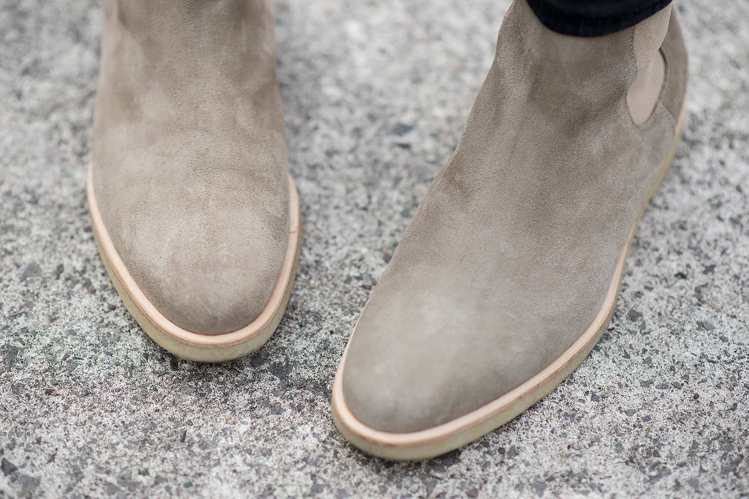 common projects chelsea boots taupe