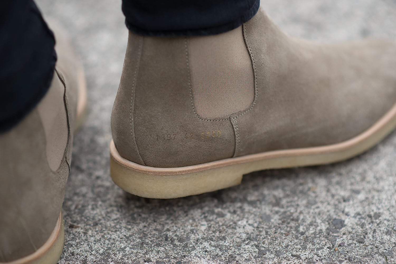 common projects chelsea boots taupe