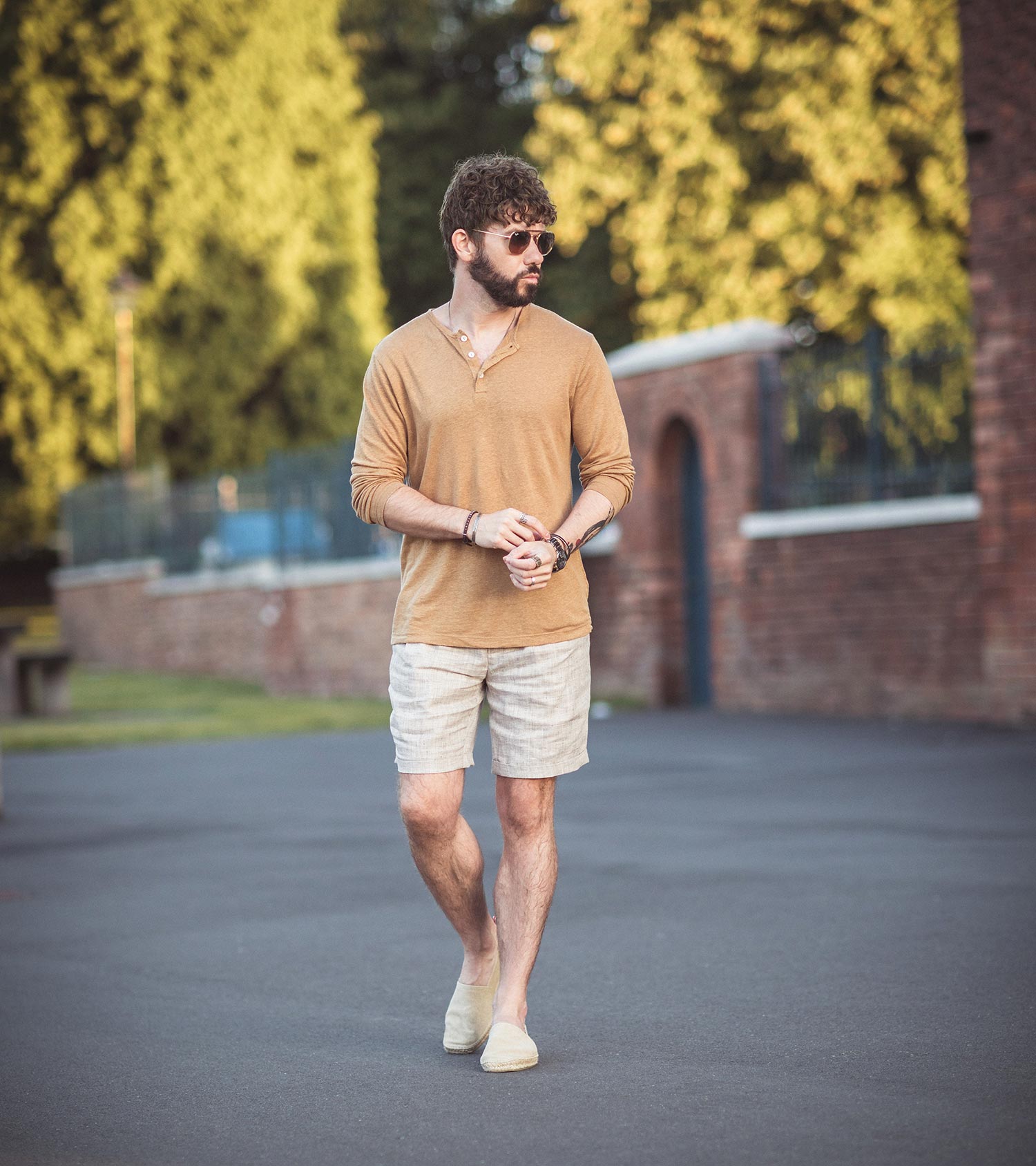 How To Style A Linen Top And Shorts With Thread - Your Average Guy